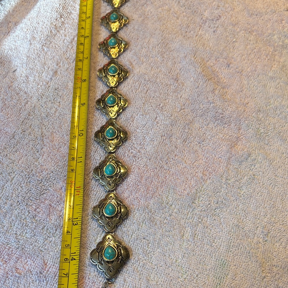 Vintage-Inspired Silver Toned Necklace with Turquoise Accents - Picture 3 of 5